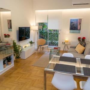 Comfort & Elegance in Kolonaki - 2BD Apt