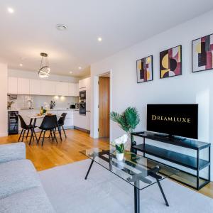 Axium City Suite , Close to the Station, Superfast Wi-Fi, Up to 6 Guests