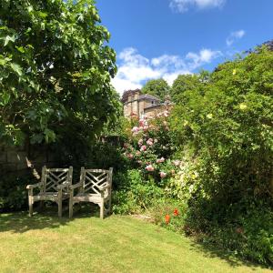 Luxury one bed garden flat-private parking