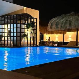 Studio Sleeps 2 with Balcony Pool & Parking