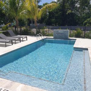 SUITE 2A, BLUE PAVILION - Steps to BEACH