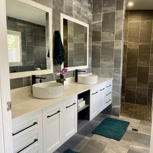 Private, modern 2 bedroom apartment Thornlands