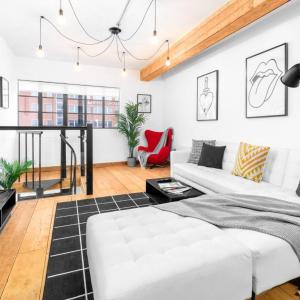Loft Style Apartment - Near City Centre - Smart TV- WIFI - Parking - Top Rated - 3NT