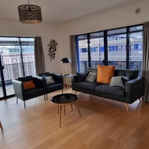 BEL APPARTEMENT MODERNE avec TERRASSE AC CLIMATISATION- PARKING with additionnal fees