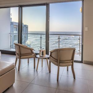 Seafront Condo at The Pier 25