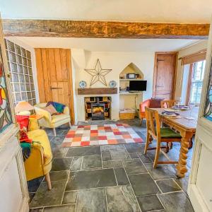 Rope Cottage - traditional cottage close to town