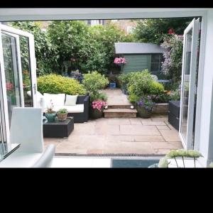 Homestay, Upmarket, Wimbledon & Southfields; beside tube; (20 mins to centre) walk to Tennis :