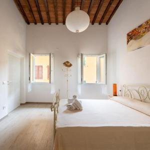 Keys of Italy - Maytreya - Albero 2 - Train station two bedroom flat 2nd floor