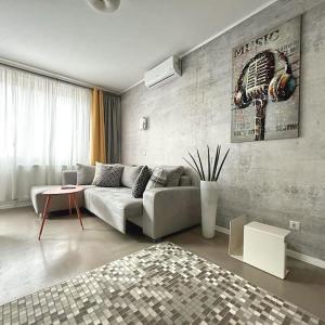 Urban Oasis: Stylish Retreat