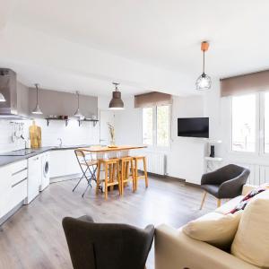 AkomodaT en apartamento luminoso junto al paseo de la ría
