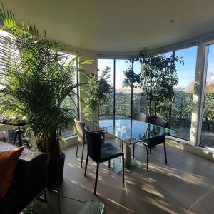 Panoramic Pondview Penthouse