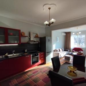 Top Center Apartment 7