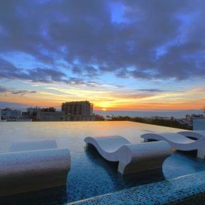 Avida - Stunning Rooftop Pool and Jacuzzi