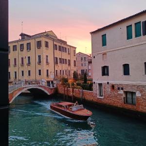 Ca' Dino Venice - Canal View