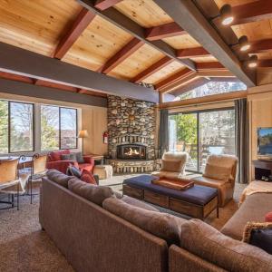 Lake Views, Decks, Private HOA Beach, Pool, Hot-Tub, Courts, and More Seasonal Amenities
