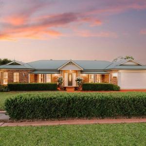 Macquarie Manor - Experience Grand Country Living