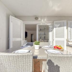 Apartment Platja de Roses-10 by Interhome