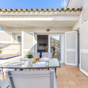 Apartment Platja de Roses-3 by Interhome