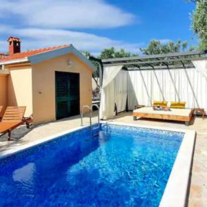2 Bedroom Awesome Home In Kastel Novi