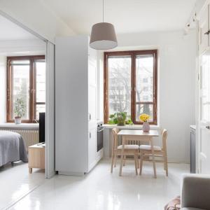 Charming suite with garden views steps from metro