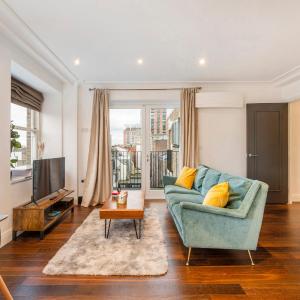 Luxury One Bedroom Apartment With AC, Balcony, Free Coffee Central London