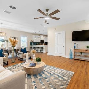 Ocean Breeze- Chic Steps to beach Family Friendly