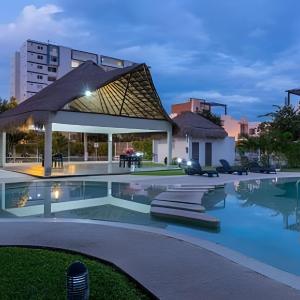 Exclusive building 6 people 3 cable televisions 3 swimming pools balcony,