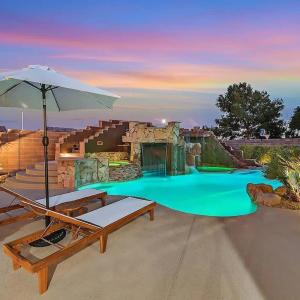 Luxury 5BR Villa Pool Hot Tub RV Friendly