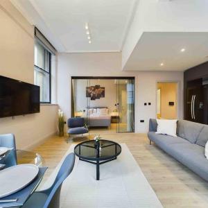 stylish 2bed condo city centre