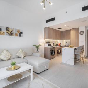 Stylish 1BR Retreat in Laya Heights, Studio City