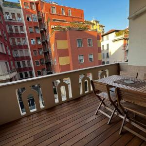 Guzzo B - Elegant Flat with Balcony at Bolivar M4 Metro