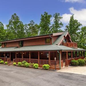 Legend Crest Lodge cabin