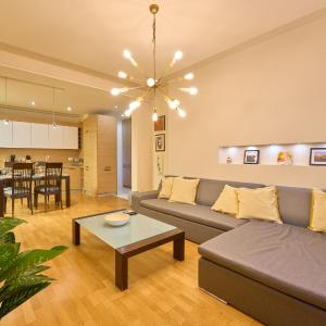 Splendid Central 2BDRM Suite