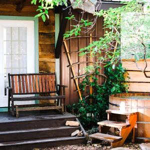 The Rosewood Cottage - Sauna, Soak, and Luxury
