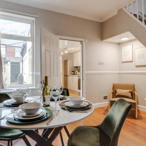 Ivy House, 3 Bed House, Parking - Pass the Keys