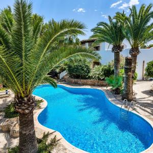 Apartment Oasis Cala Santanyi with shared pool