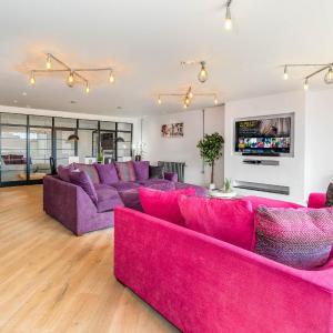 City Centre 2 Bedroom Penthouse - Secure Parking - Air Conditioning - 17CH