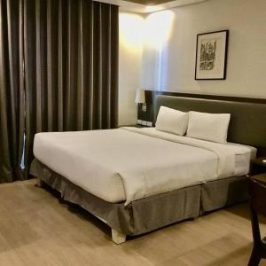 Luxury Condominium - The Residences BGC Taguig