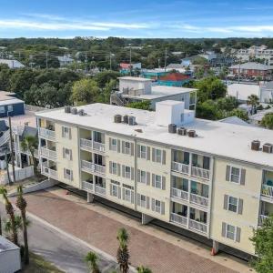 2 Bed Condo Walk to the Beach