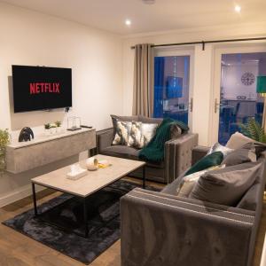 Luxury Mcr 2bed,2bath Apartment- Central location!