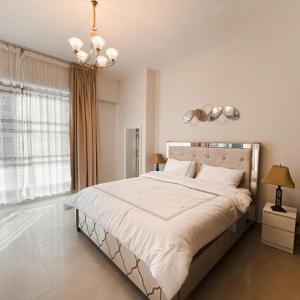 Luxurious & Modern 2BR Plus Maid, Sparkle Tower Dubai Marina - 10AB4