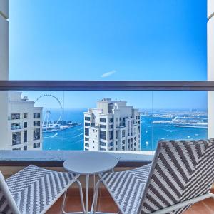 First Class Apartments in Heart of JBR, Steps to the Beach - 121 Living