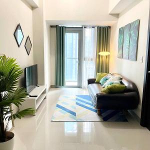 Lush 1BR Uptown Parksuites BGC 200mbps with Pool