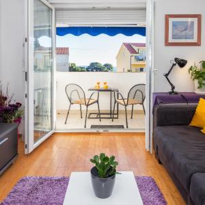 Sunny 1BD near Firule Beach - Balcony & Peaceful Stay