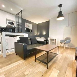 CHARMING FLAT IN MONTMARTRE