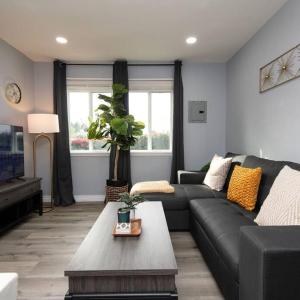 Lovely 3bedroom condo with free parking on premise