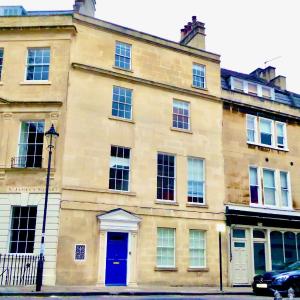 Beautiful Georgian TownHouse + opt parking