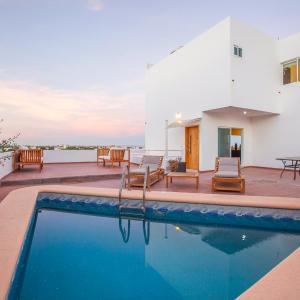 Oceanview Newly Renovated Private Pool Home