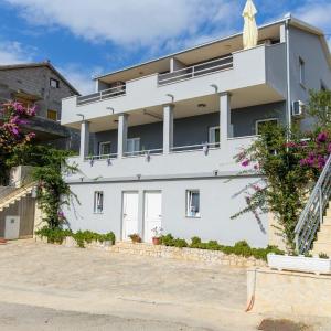 Apartments by the sea Mavarstica, Ciovo - 20161