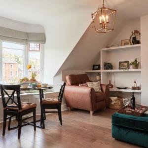 Top floor 1BR apartment central Matlock